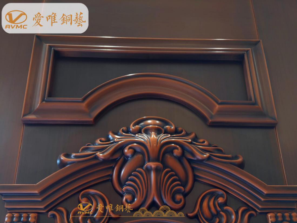 真銅門真的不會生銹嗎？佛山銅門廠家愛唯銅藝專業(yè)老師傅為您解答